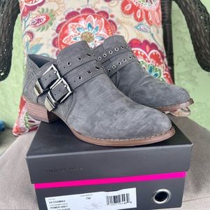 Vince Camuto Cosmika Grey Buckle Suede Leather Boot! Size 7
